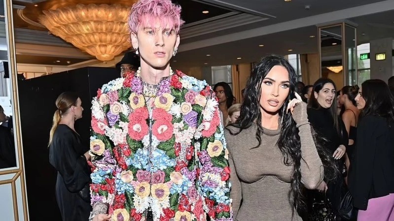 Megan Fox va hon phu du le trao giai thoi trang hinh anh