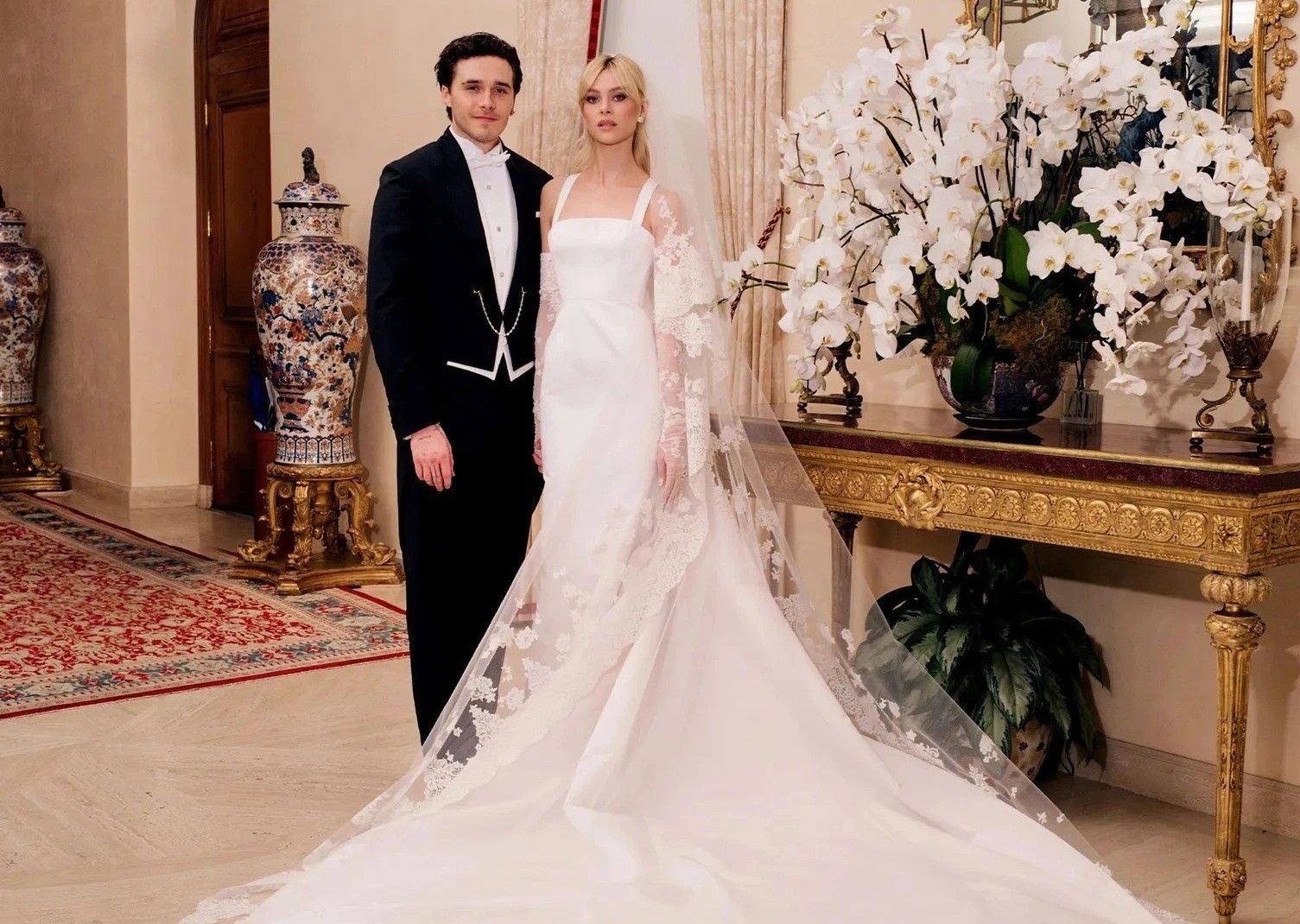 Brooklyn Beckham va vo thay doi ten sau le cuoi hinh anh