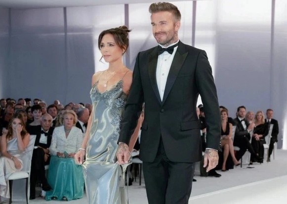 Hinh anh vo chong David Beckham trong le cuoi con trai hinh anh