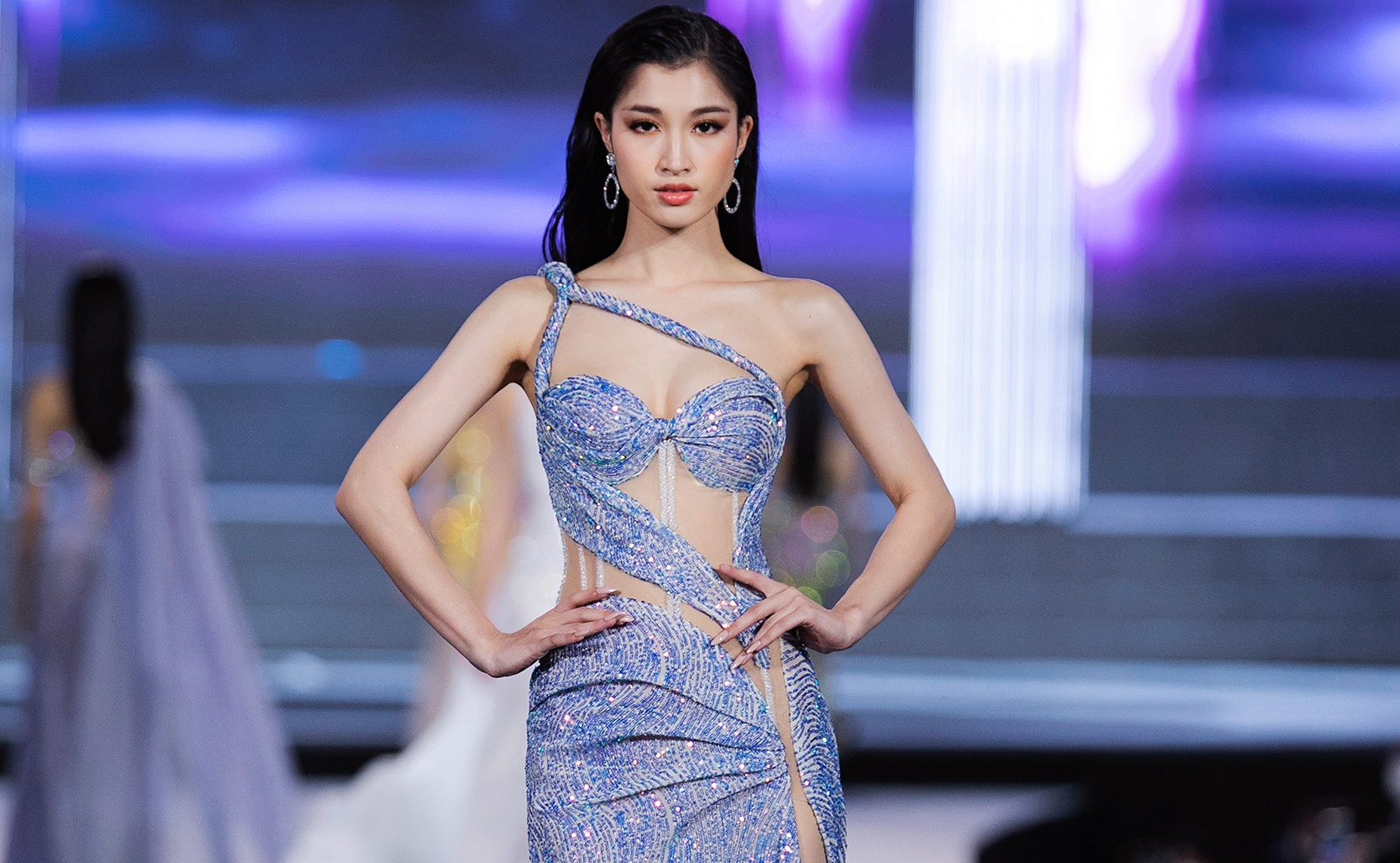 64 thi sinh Hoa hau The gioi Viet Nam 2022 thi catwalk hinh anh