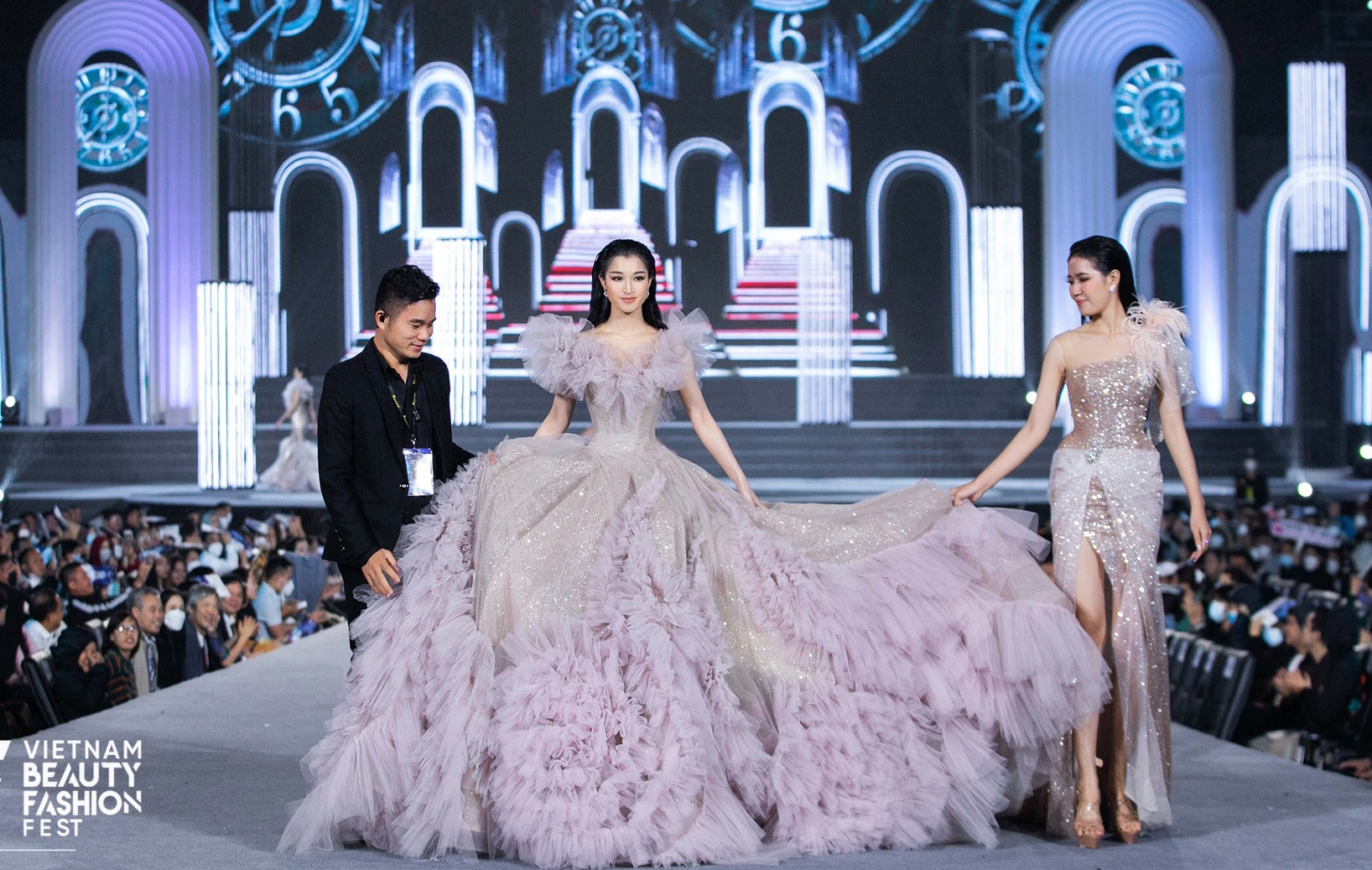 Hoa hau The gioi Viet Nam 2022 anh 8