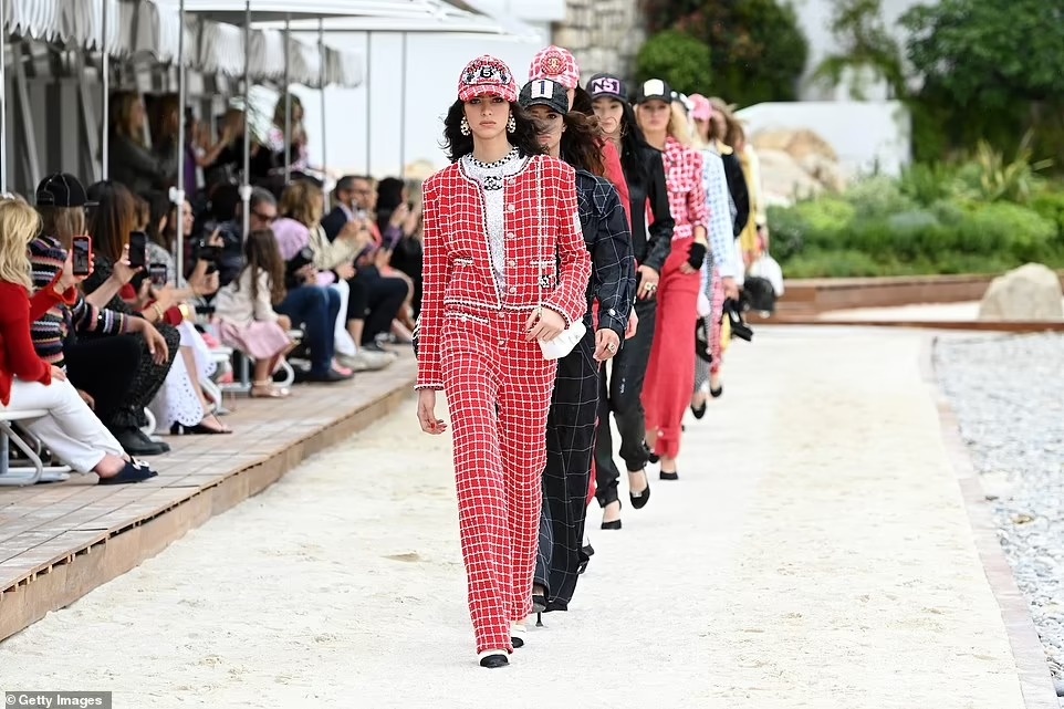 G-Dragon show Chanel anh 10