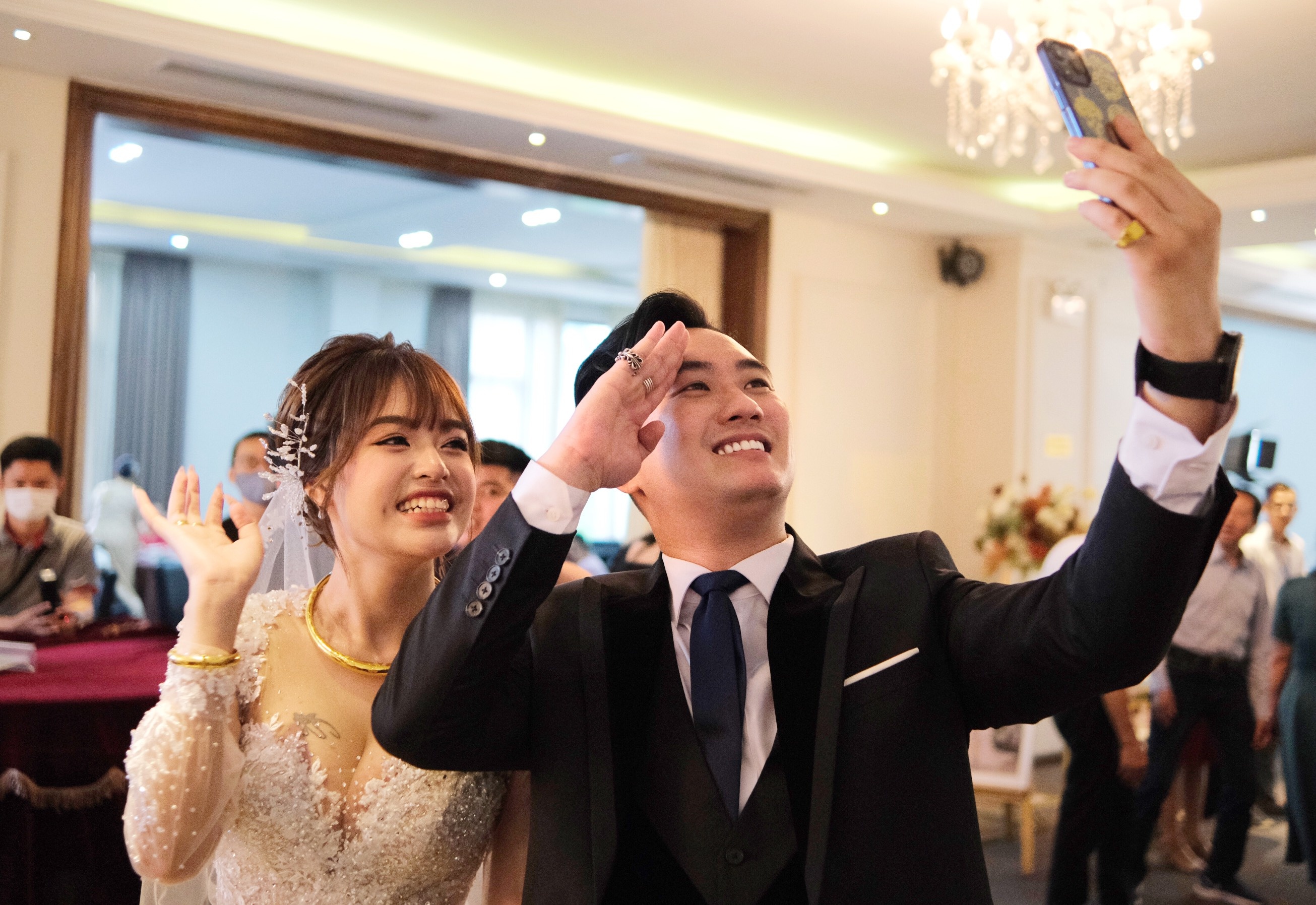 Dien vien Anh Tuan le cuoi anh 2