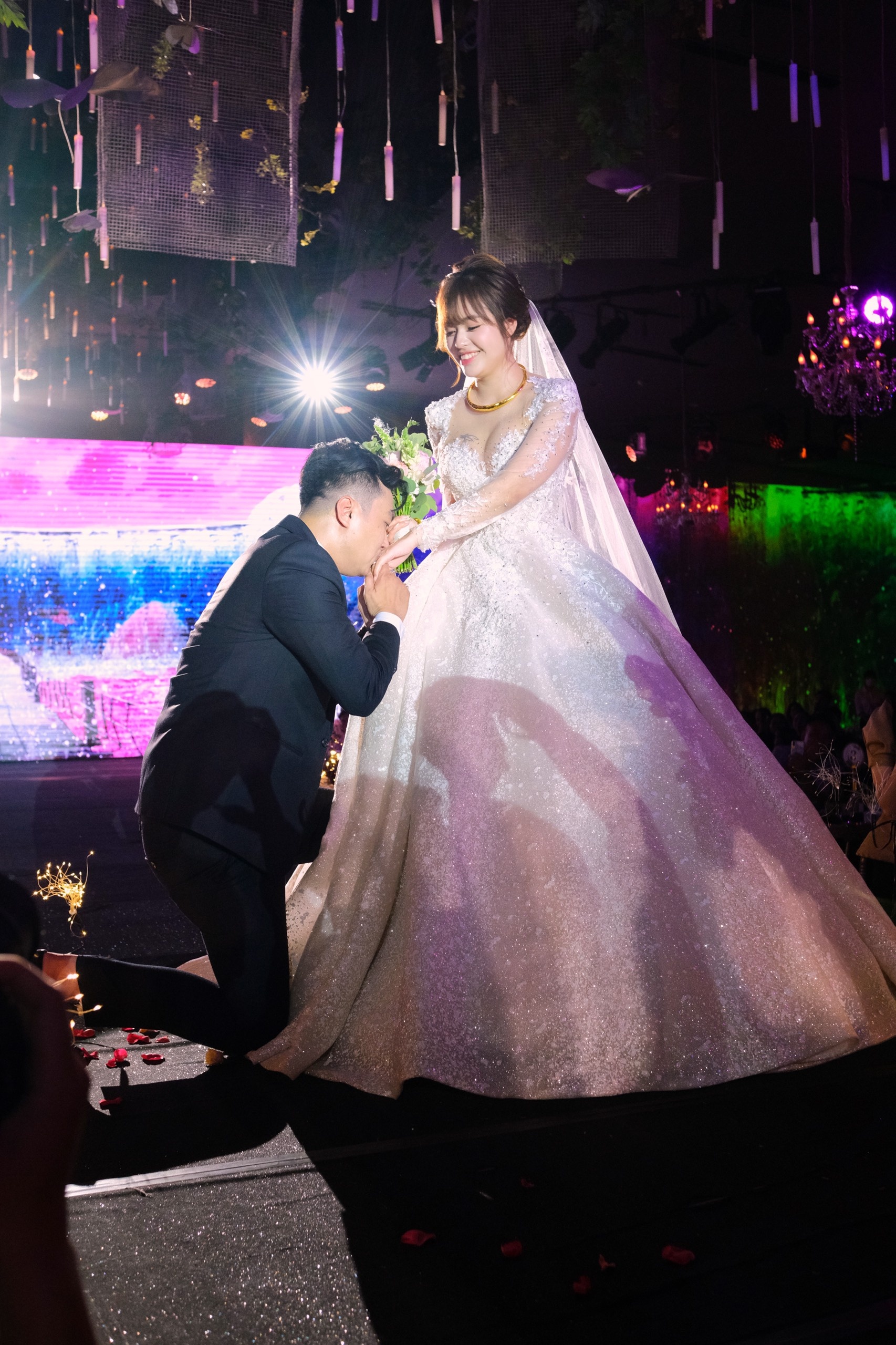 Dien vien Anh Tuan le cuoi anh 12