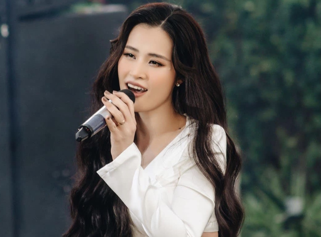 Loi xin loi tiep tuc gay tranh cai cua Dong Nhi hinh anh