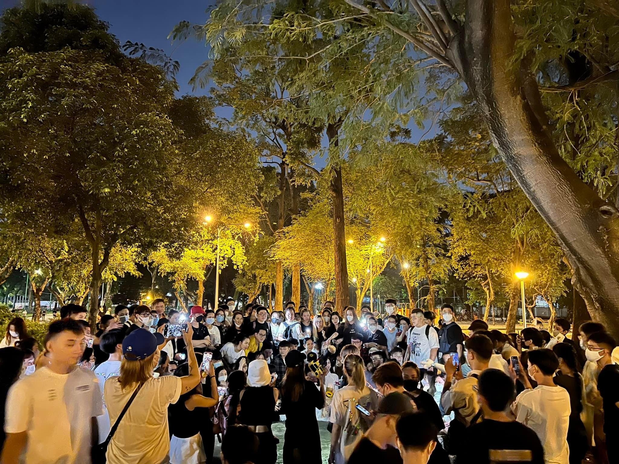 Đông Nhi khóc fan ảnh 1 Dong Nhi khoc fan anh 1