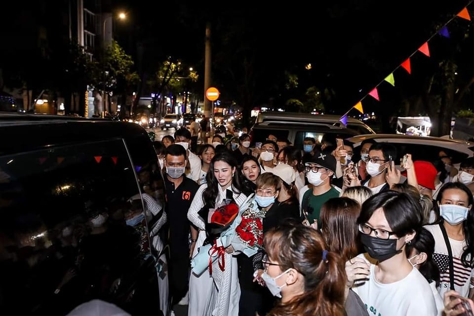 Đông Nhi khóc fan ảnh 3 Dong Nhi khoc fan anh 3