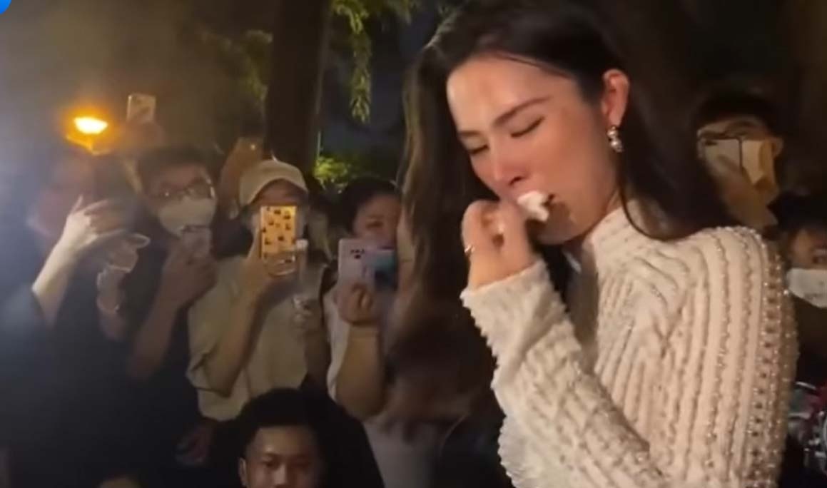 Dong Nhi bat khoc khi gap fan sau mau thuan gay gat hinh anh