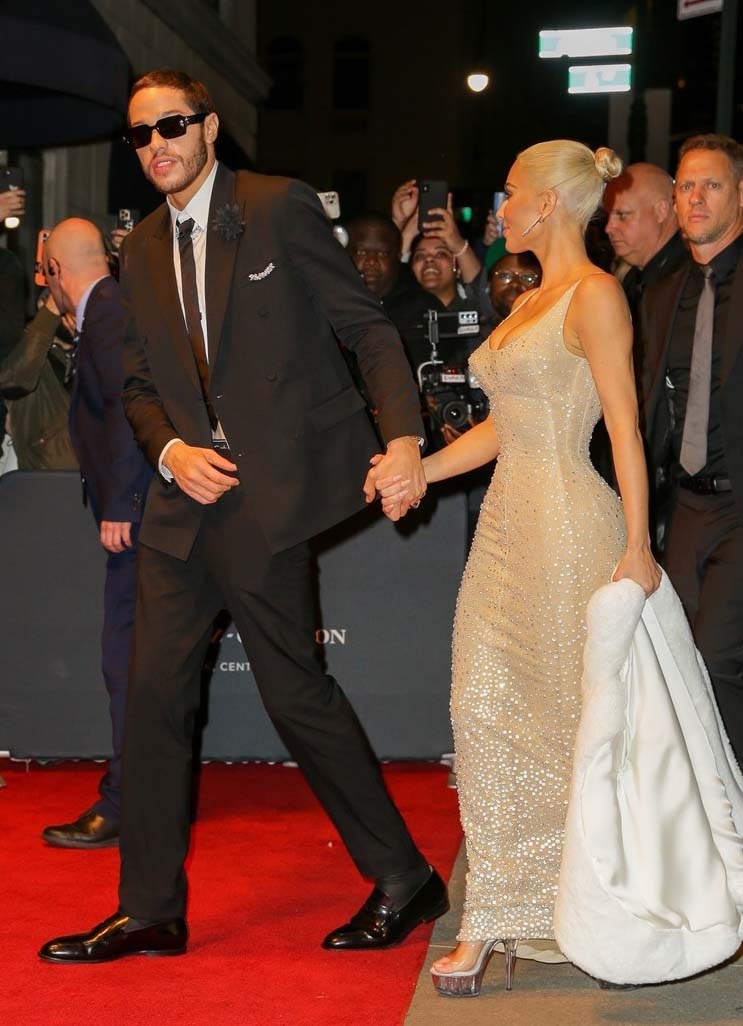 Kim Kardashian vay Marilyn Monroe anh 2