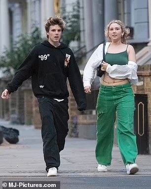 Cruz Beckham bạn gái Tana Holding ảnh 6 Cruz Beckham ban gai Tana Holding anh 6