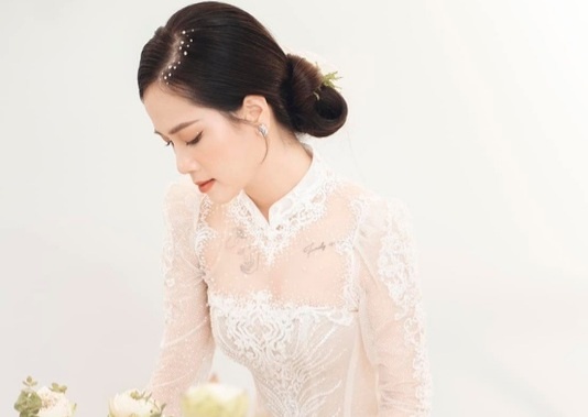 Quang Trung, BB Tran be trap trong dam hoi Anh Tu hinh anh