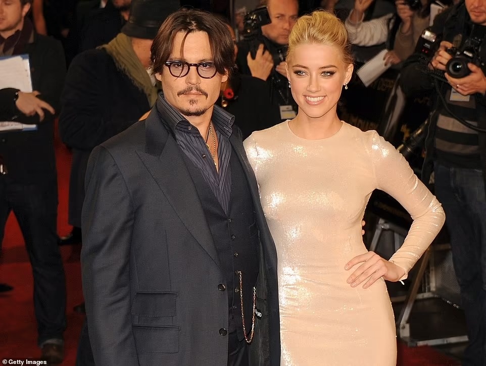 Amber Heard Johnny Depp kien anh 1