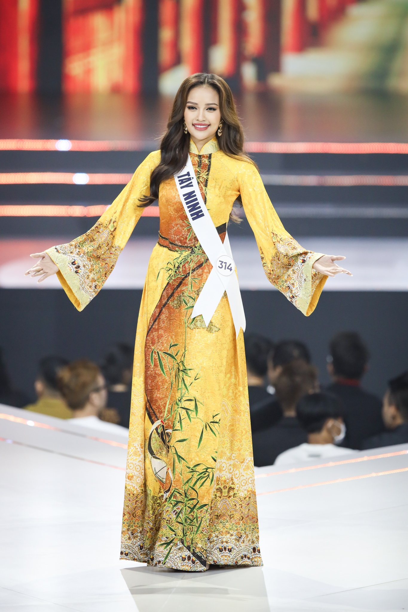 Ngoc Chau Hoa hau Hoan vu Viet Nam 2022 anh 8