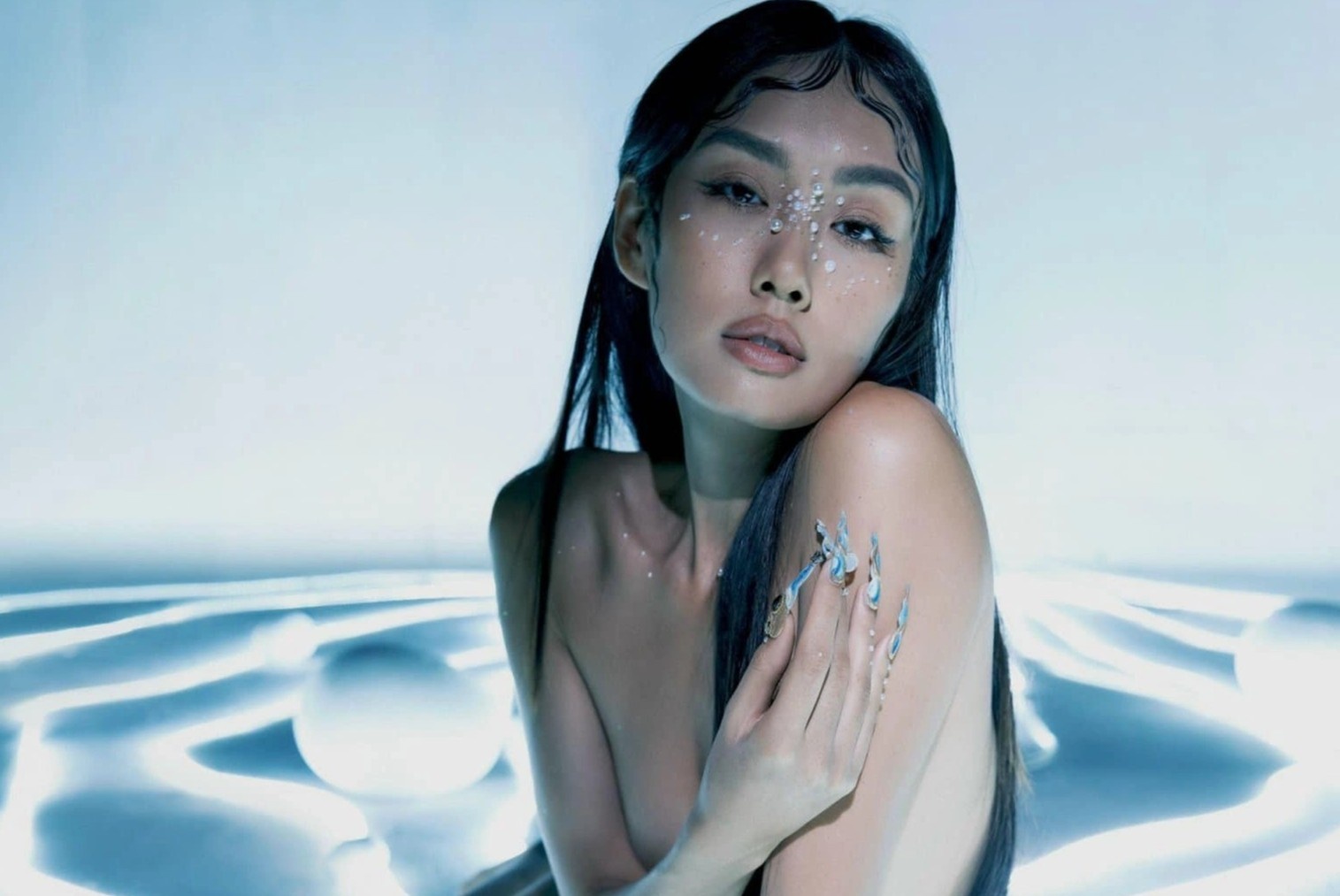 Anh nhay cam cua A hau 1 Le Thao Nhi gay tranh cai hinh anh