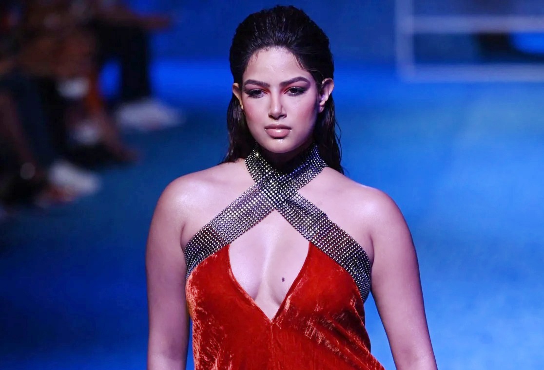 Hoa hau Hoan vu ngop tho truoc binh luan miet thi co the hinh anh