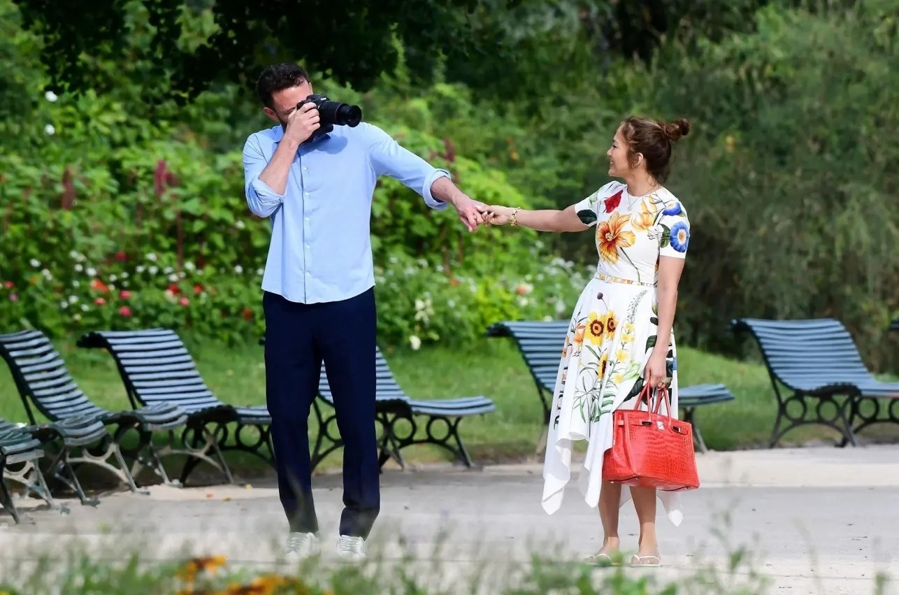 Jennifer Lopez Ben Affleck trang mat Phap anh 8