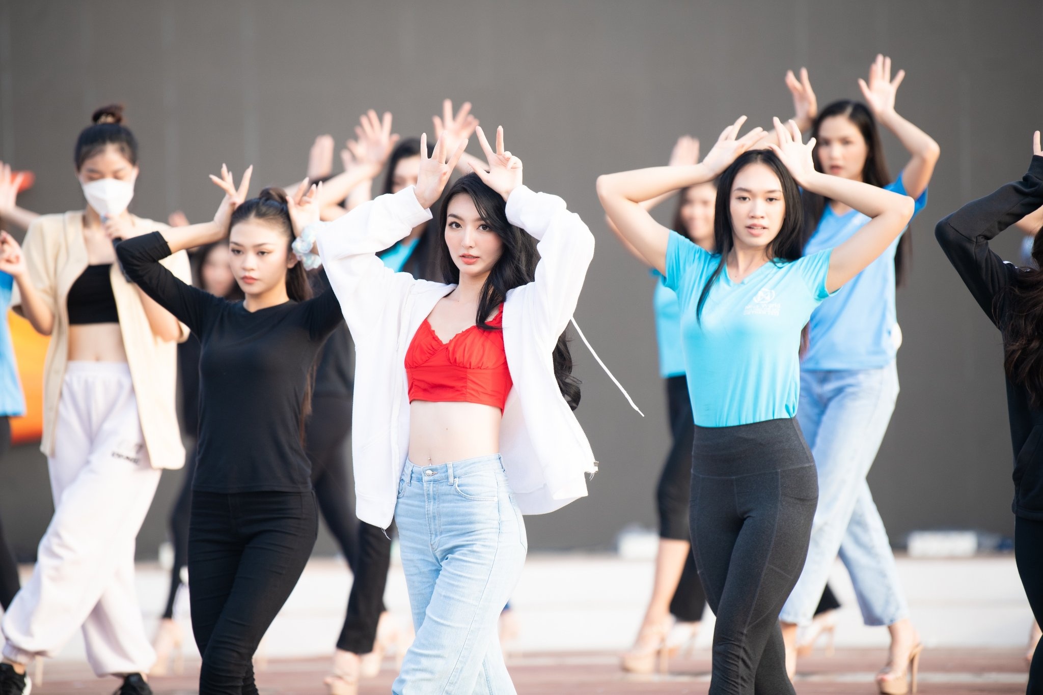 Hoa hau The gioi Viet Nam 2022 Xuan Mai dung thi anh 4