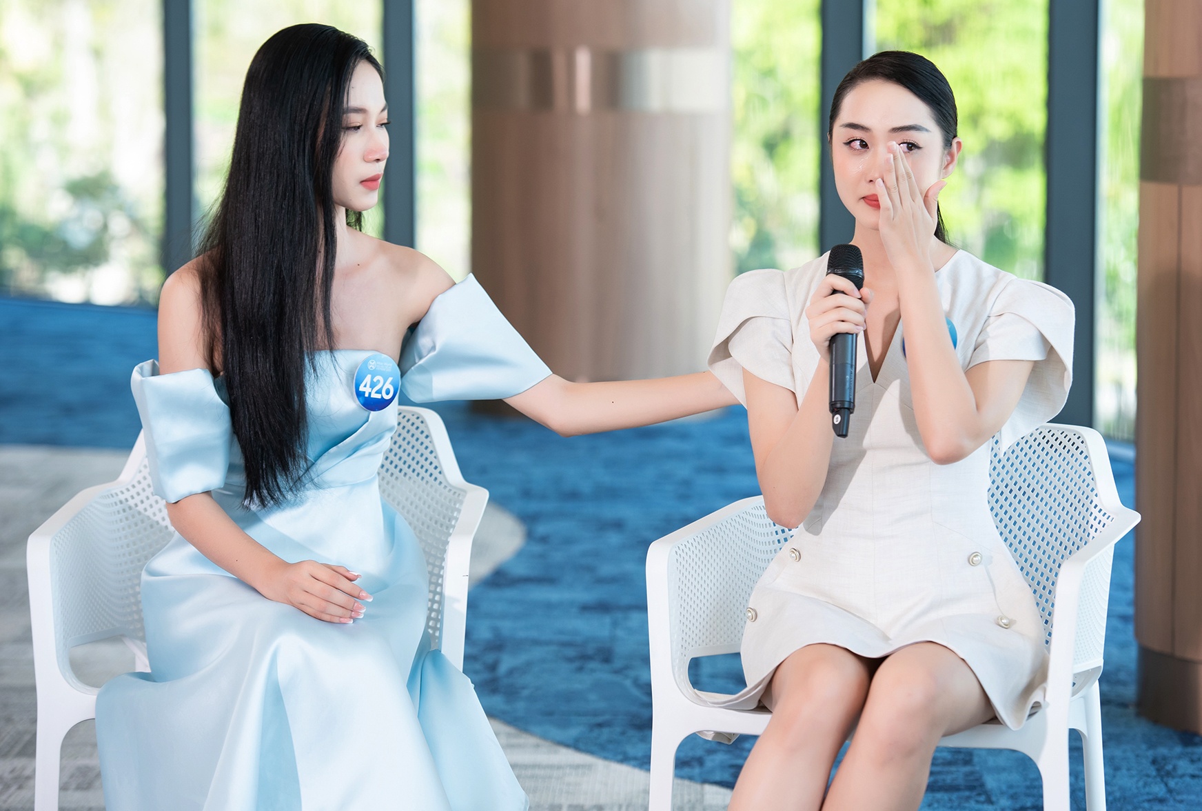 Thi sinh Hoa hau The gioi Viet Nam khoc o vong thi phong van hinh anh