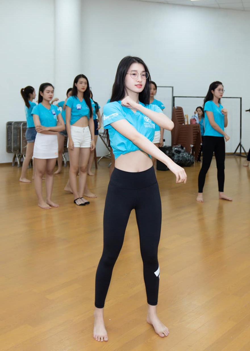 Hoa hau The gioi Viet Nam chung ket anh 7