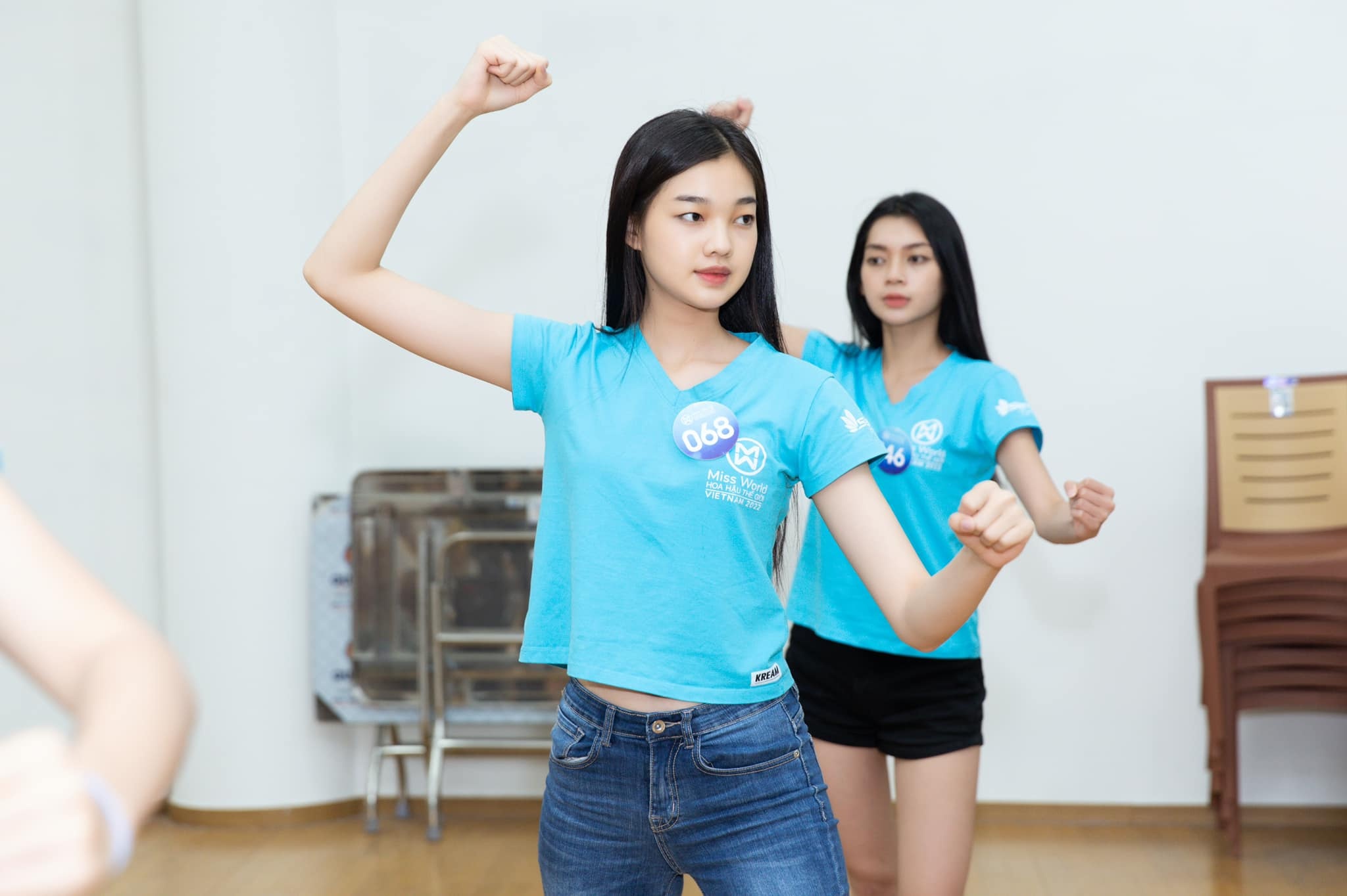 Hoa hau The gioi Viet Nam chung ket anh 6