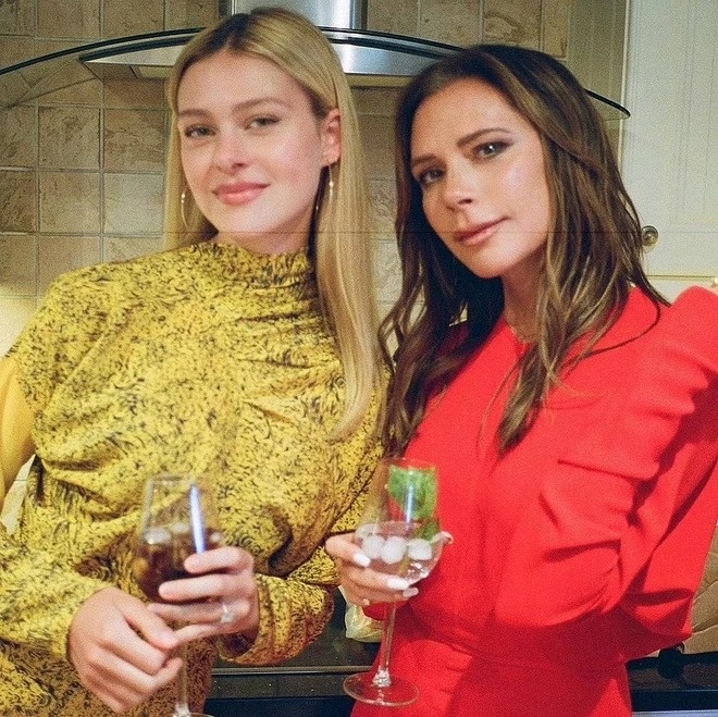 Victoria Beckham con dau Nicola Peltz anh 4