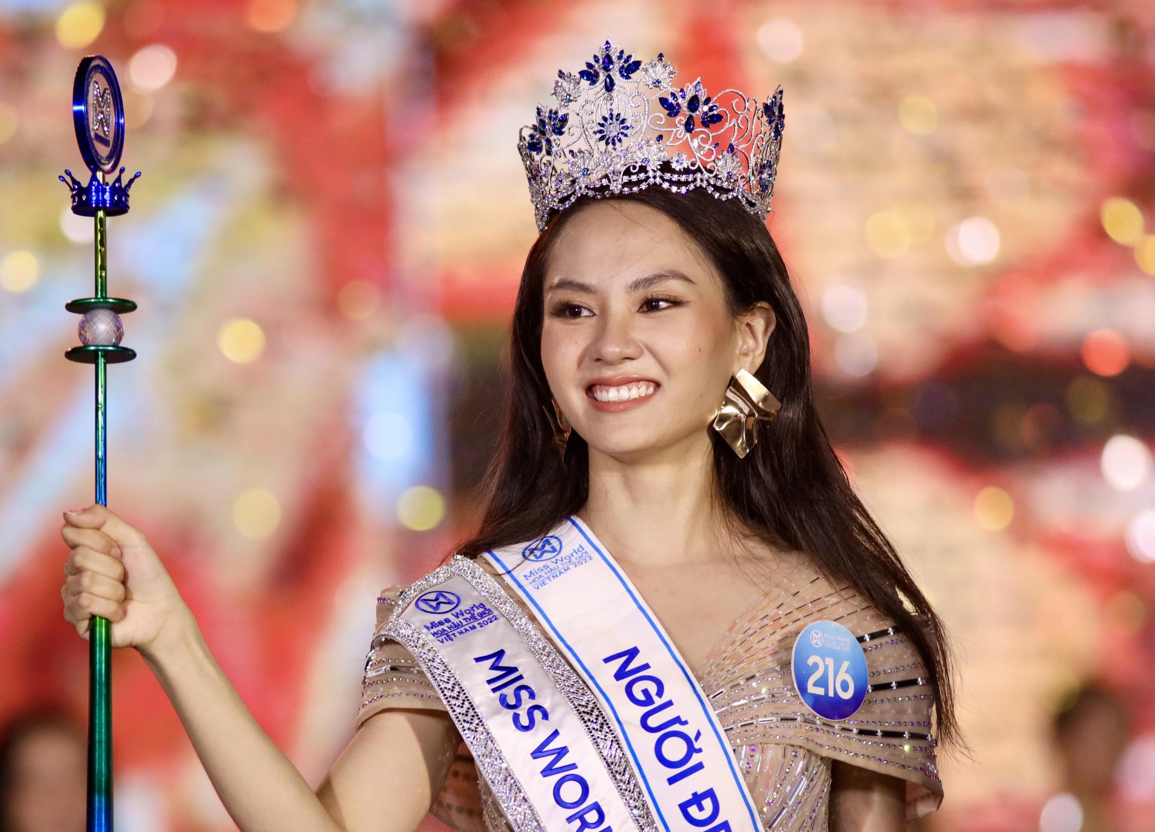 Mai Phuong dang quang Hoa hau The gioi Viet Nam 2022 hinh anh