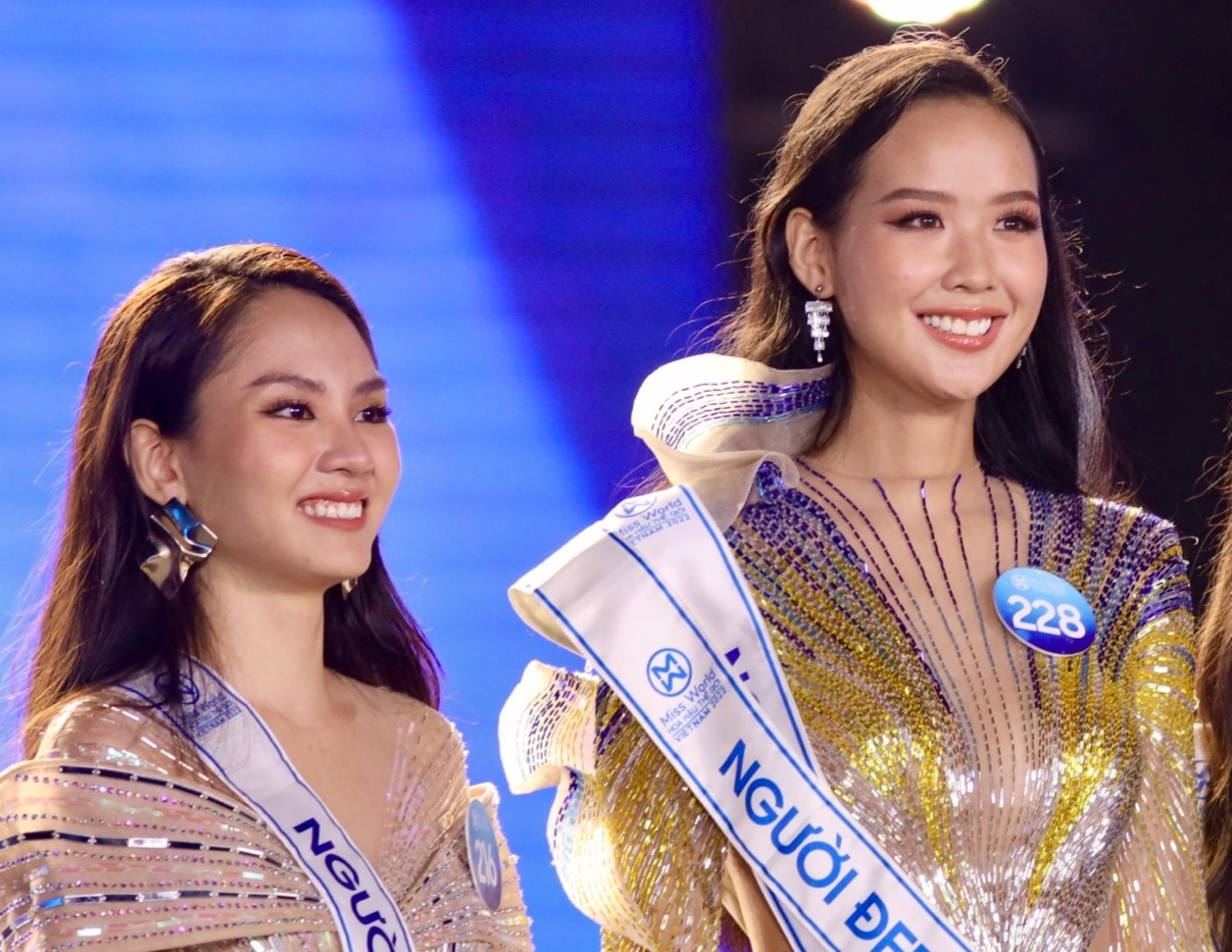 Khan gia tranh luan khi Mai Phuong tro thanh hoa hau hinh anh