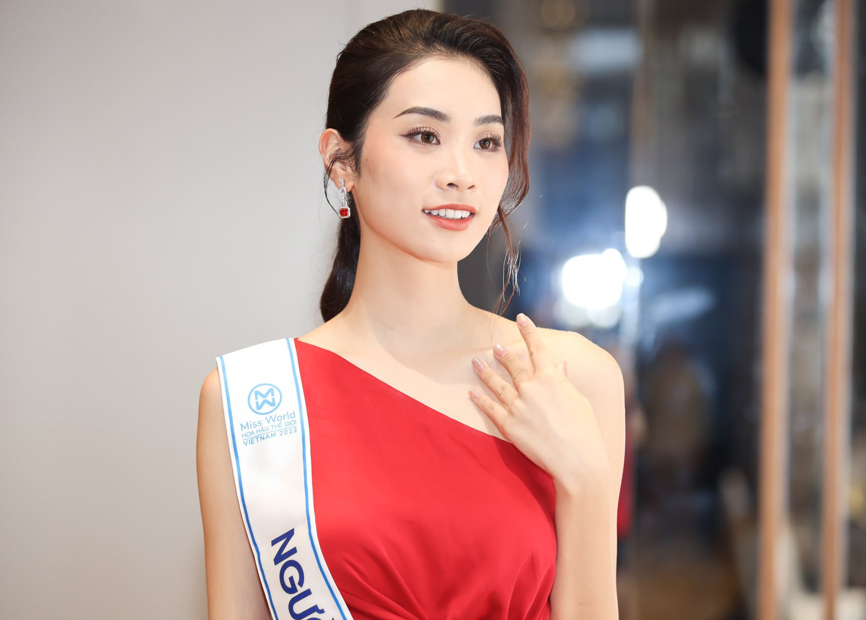 Hai nguoi dep duoc chu y trong top 5 Hoa hau The gioi Viet Nam hinh anh