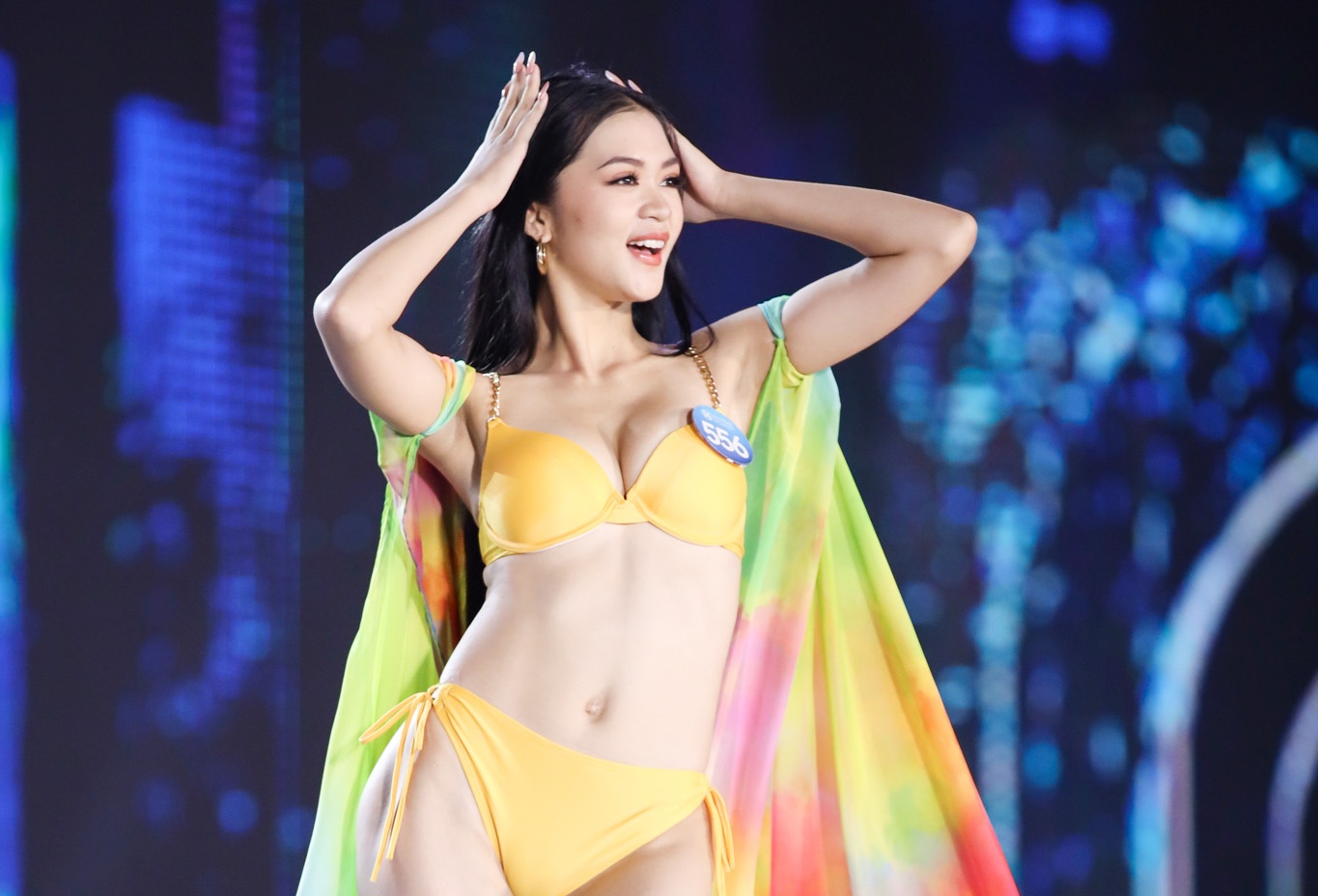 Co gai catwalk an tuong nhat tai Hoa hau The gioi Viet Nam 2022 hinh anh