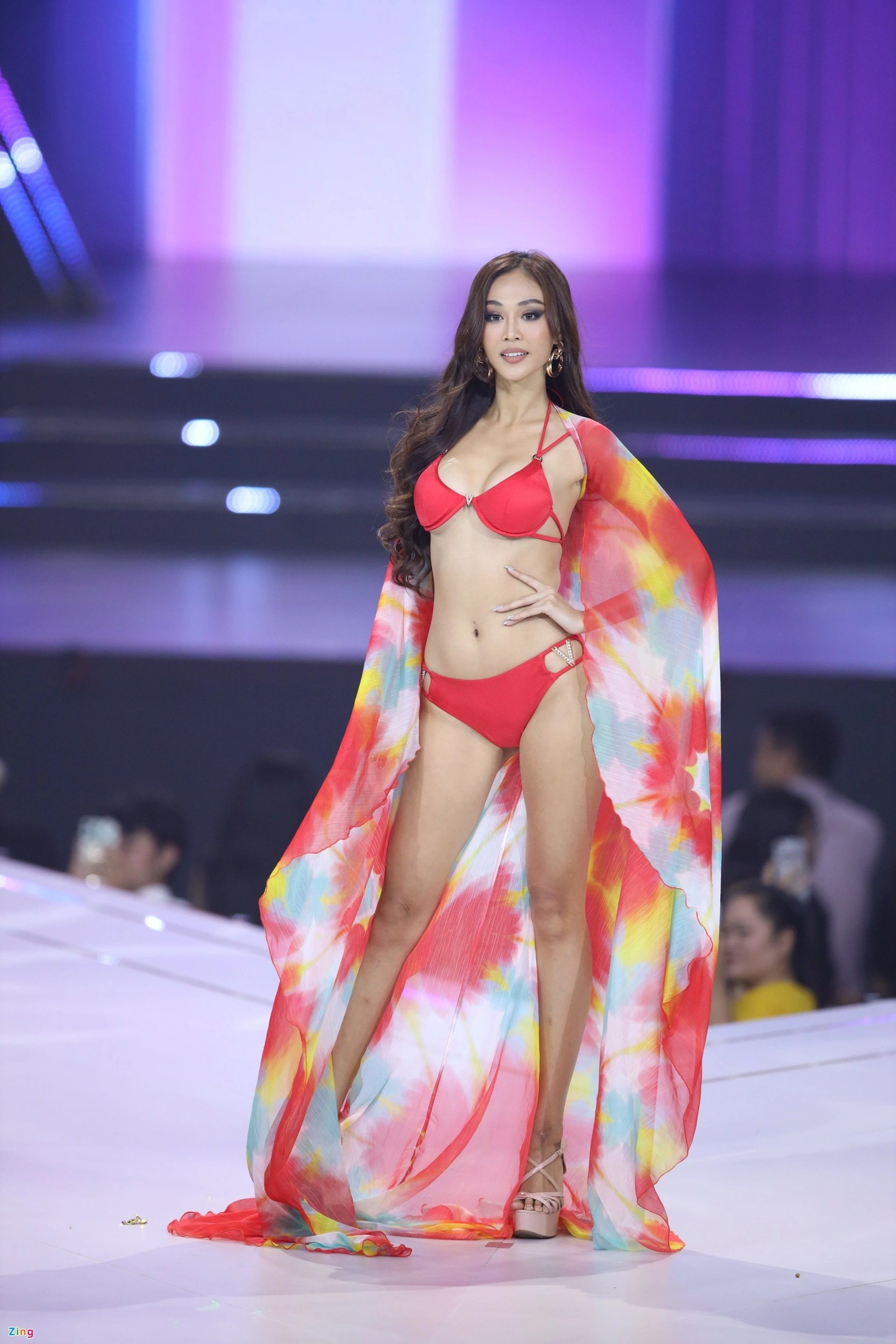 Hoa hau Hoa binh anh 1