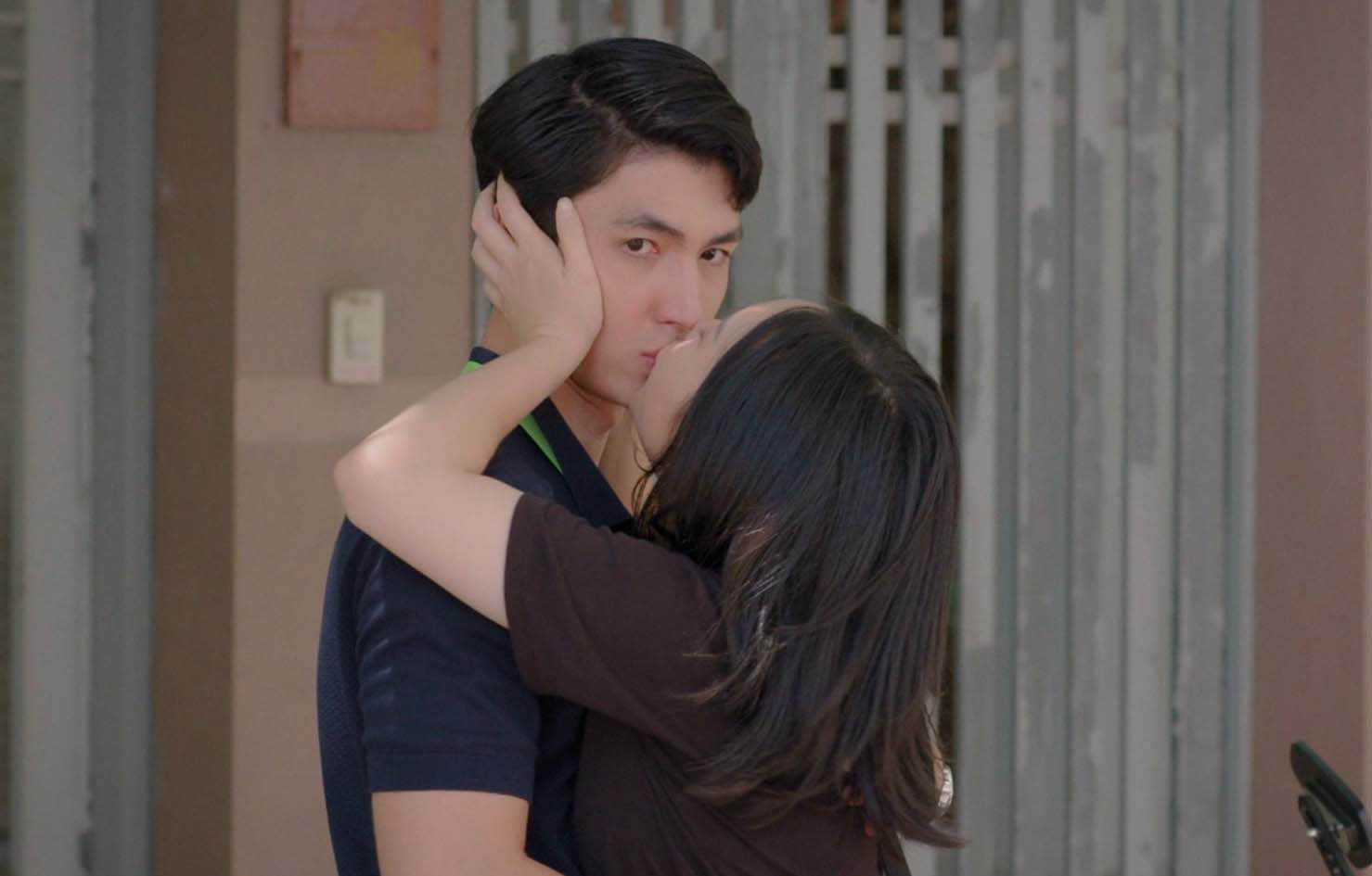 Vai dien 'phi cong tre' cua Binh An bi khan gia che hinh anh