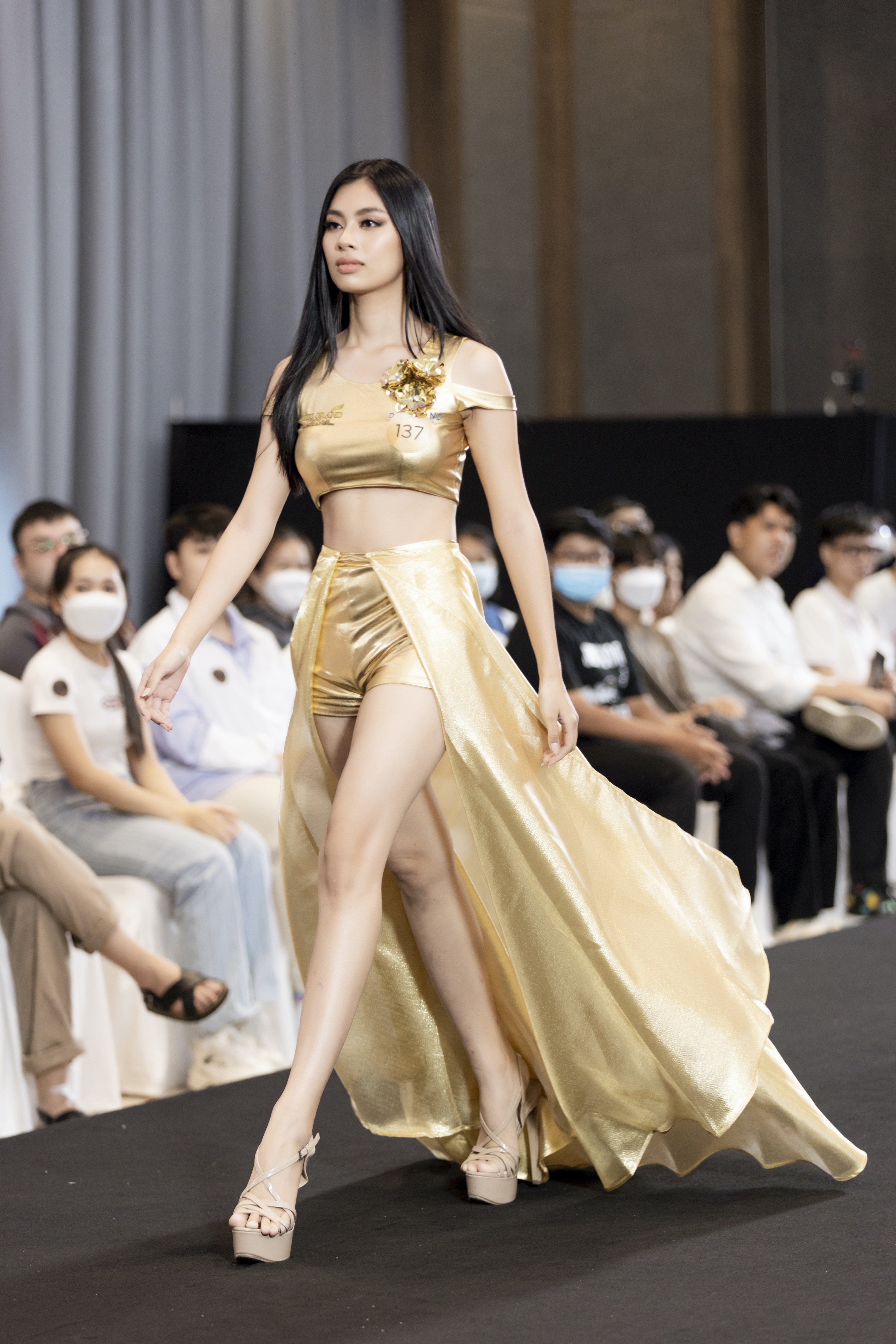 Hoa hau Hoa binh anh 3