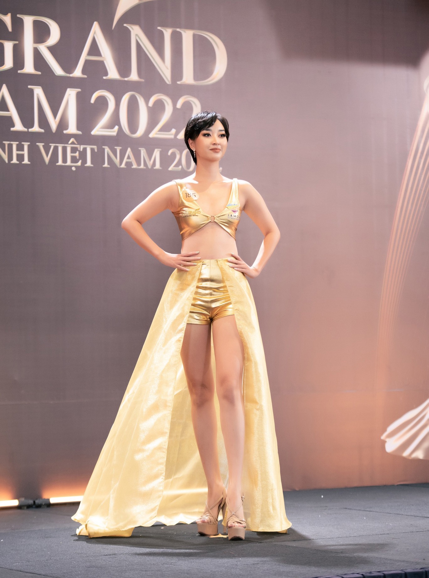 Hoa hau Hoa binh anh 3