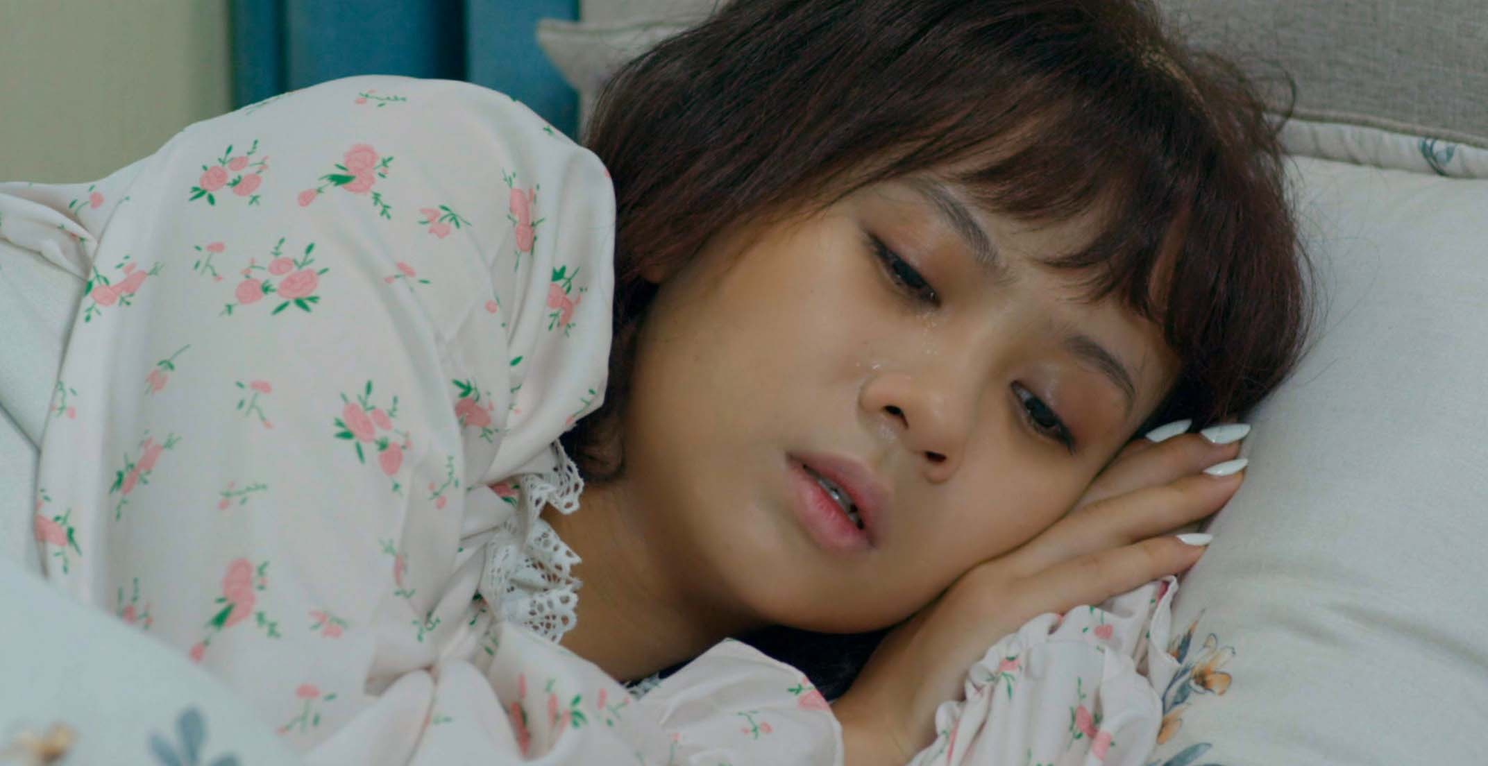 Phim 'Chong cu, vo cu, nguoi yeu cu' lien tuc mac loi hoa trang hinh anh