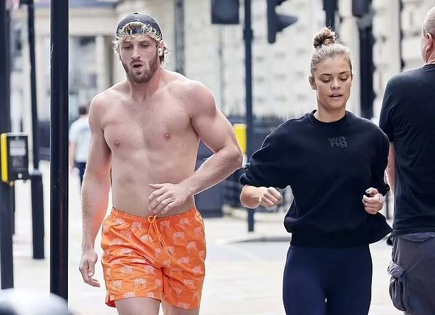 Nguoi mau bi nhac ten sau vu chia tay cua Leonardo DiCaprio hinh anh