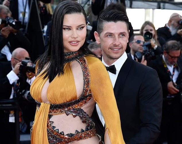 Thien than noi y Adriana Lima sinh con hinh anh