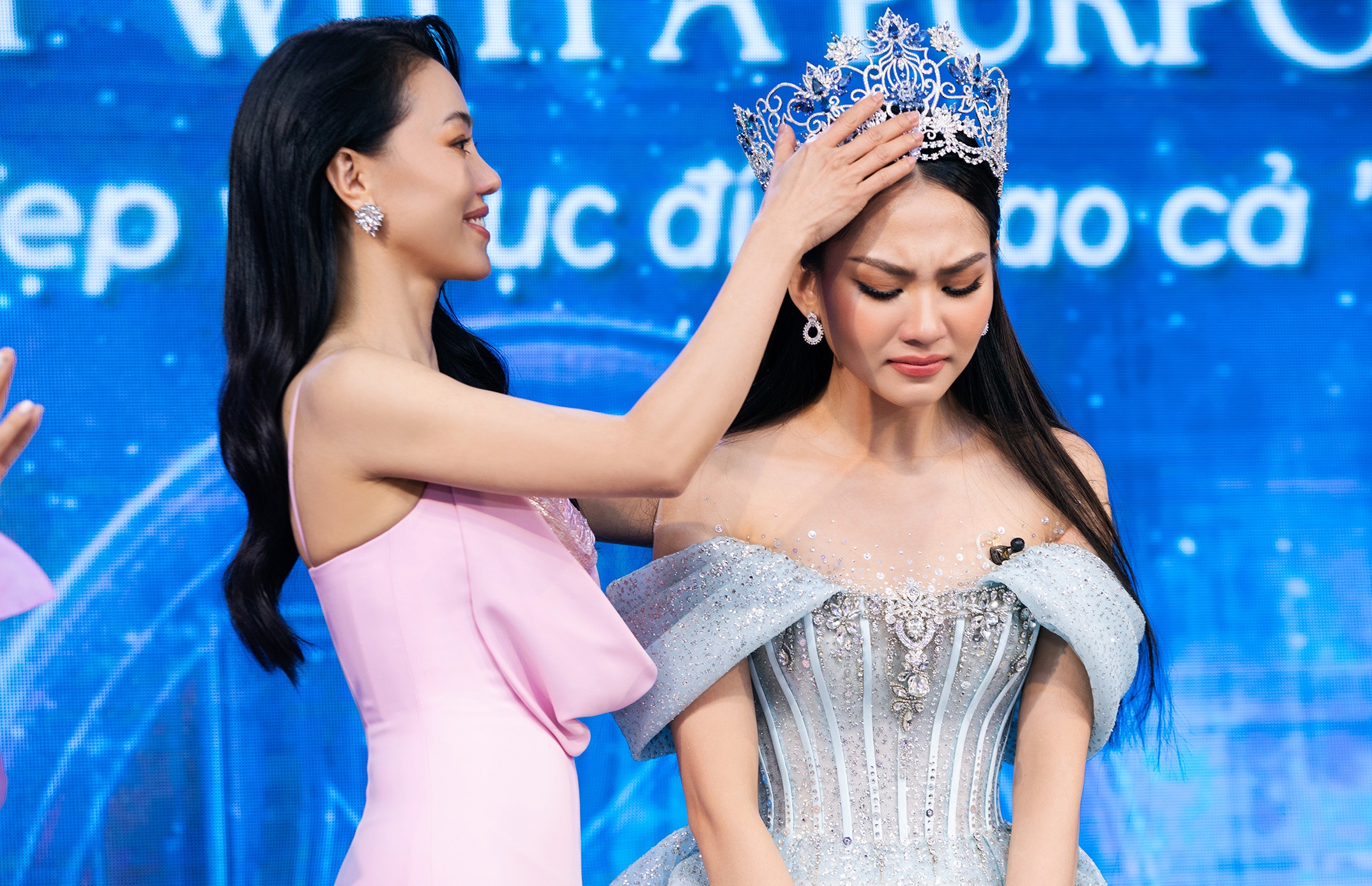 Hoa hau Mai Phuong ban vuong mien voi gia 3 ty dong hinh anh