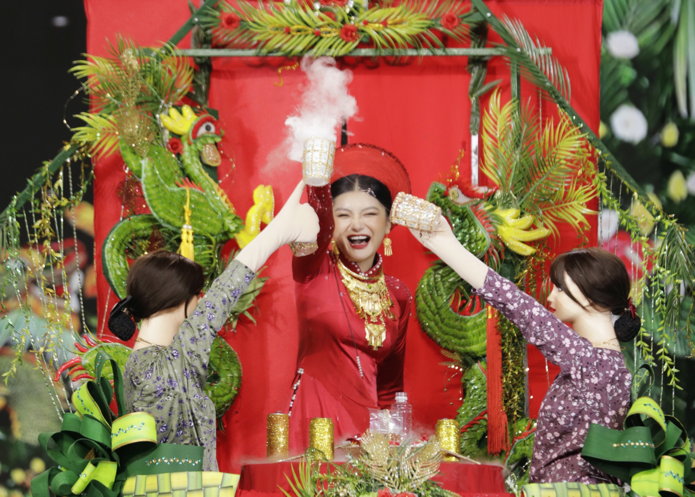 Su bat thuong cua trang phuc dan toc hinh anh