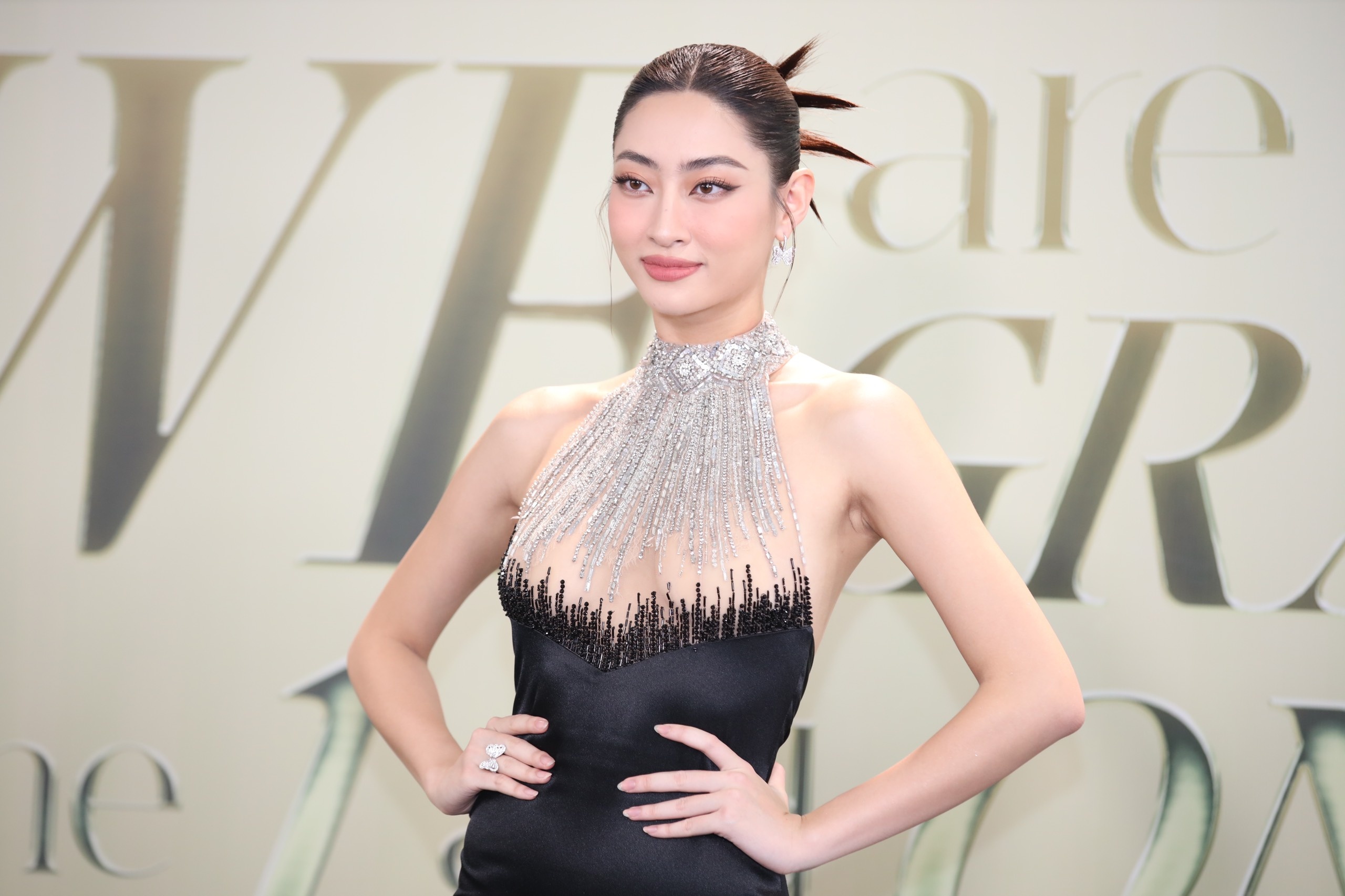 Hoa hau Hoa binh anh 2