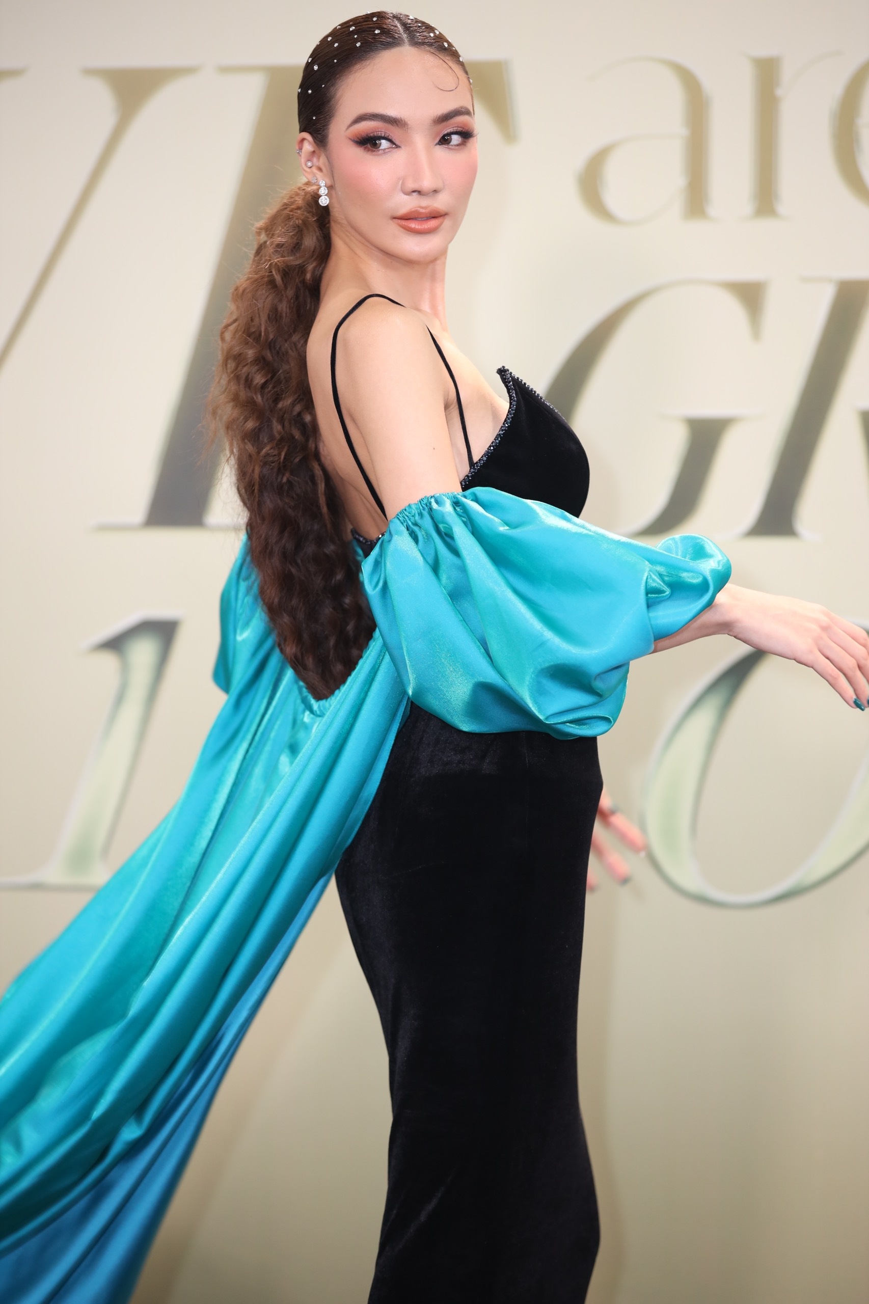 Hoa hau Hoa binh anh 7