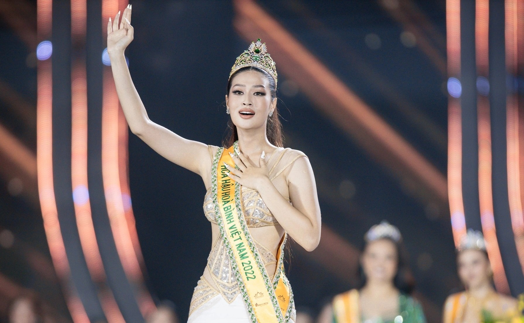 Doan Thien An dang quang Hoa hau Hoa binh Viet Nam 2022 hinh anh