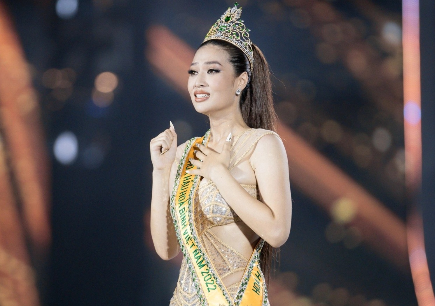 Vuong mien cua Hoa hau Doan Thien An bi hong sau mot tuan dang quang hinh anh