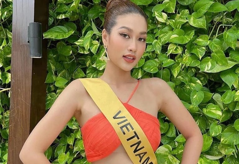 Doan Thien An chuong vay cat xe tai Hoa hau Hoa binh Quoc te hinh anh