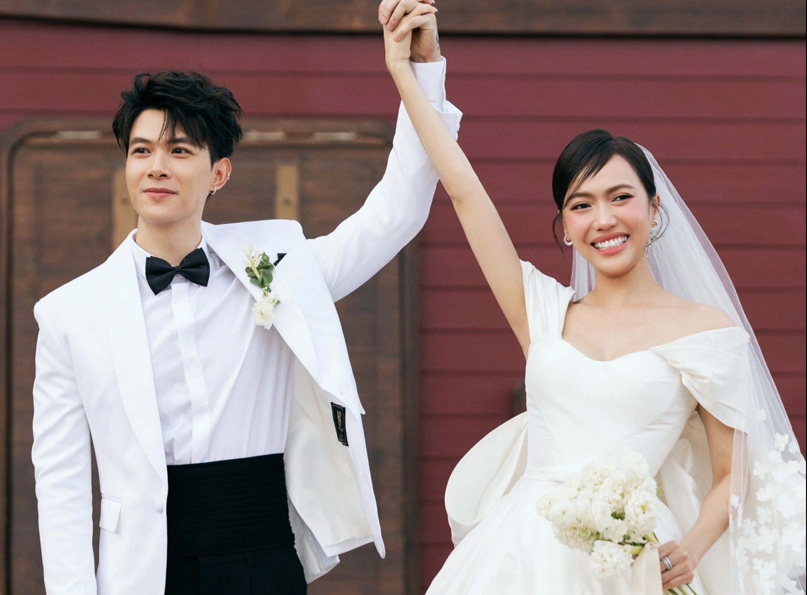 Dieu Nhi va Anh Tu khoc trong le cuoi hinh anh