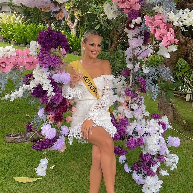 Hoa hau Hoa binh anh 2