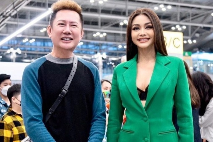 Chu tich Miss Grand cong kich Miss Universe hinh anh