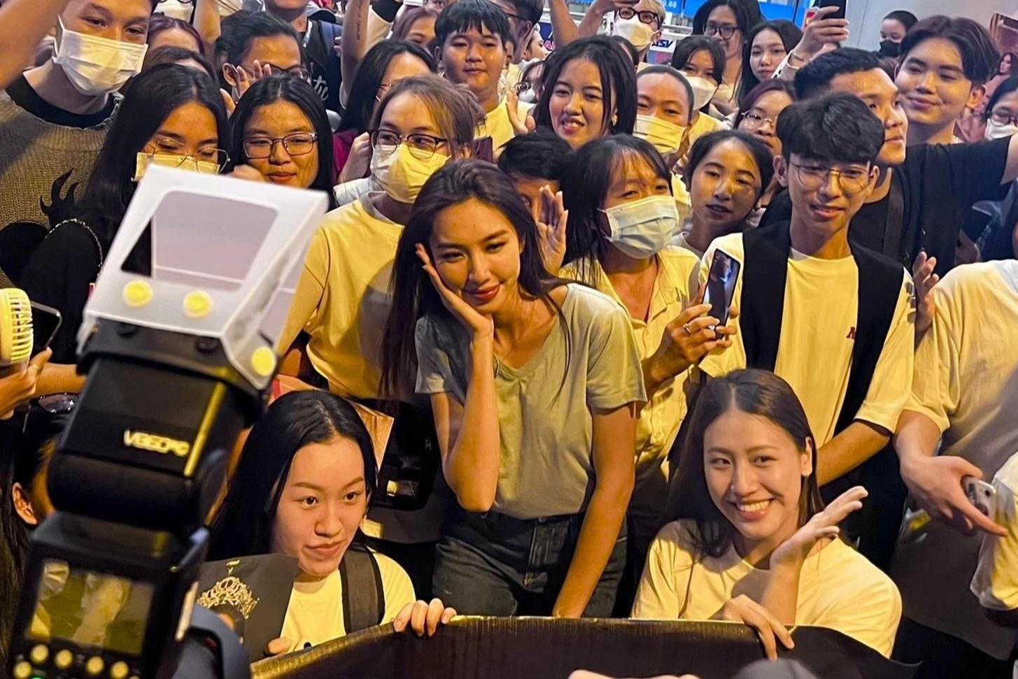 Thuy Tien ve nuoc sau khi het nhiem ky Hoa hau Hoa binh Quoc te hinh anh