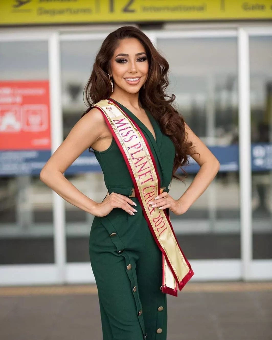 Hoa hau Hanh tinh anh 2