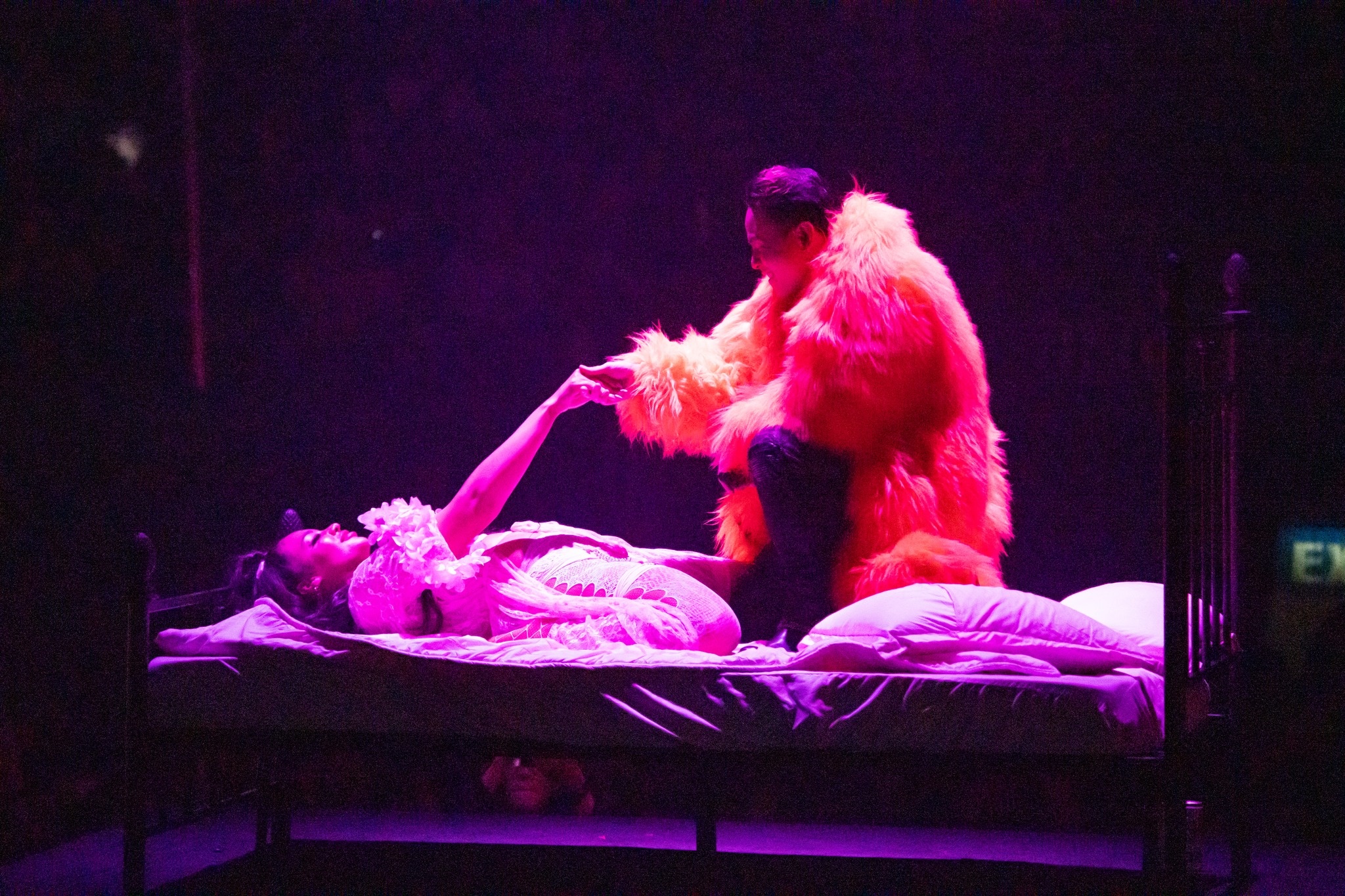 SpaceSpeakers phan hoi ve hanh dong nhay cam cua Binz trong dem nhac hinh anh