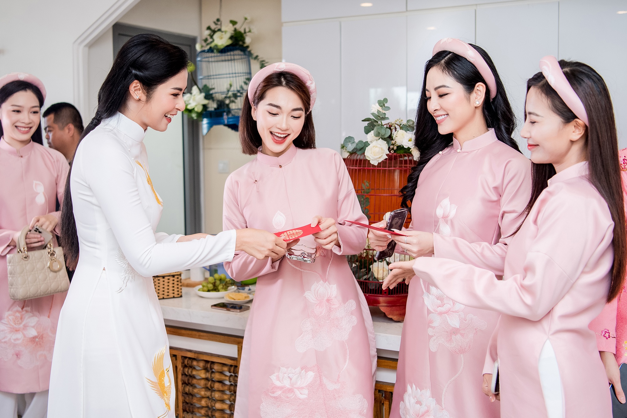 Ngoc Han cuoi anh 13